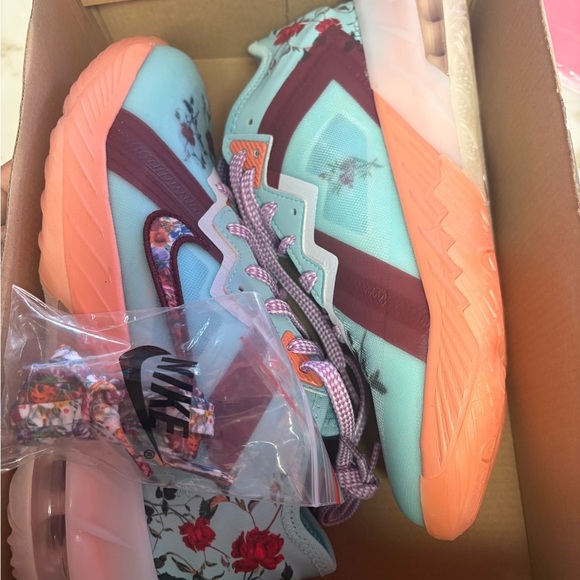 LEBRON XVIII Nike Women’s ' Multicolor Athletic - Picture 7 of 10